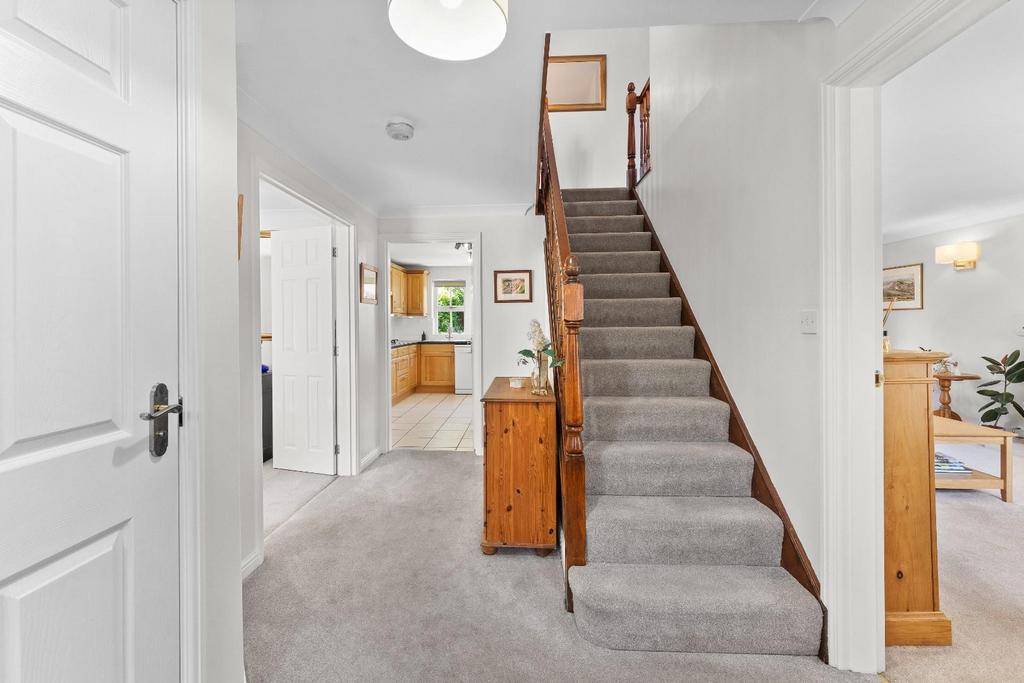 31 Grange Farm Rd  BS49 4 RB 2.jpg