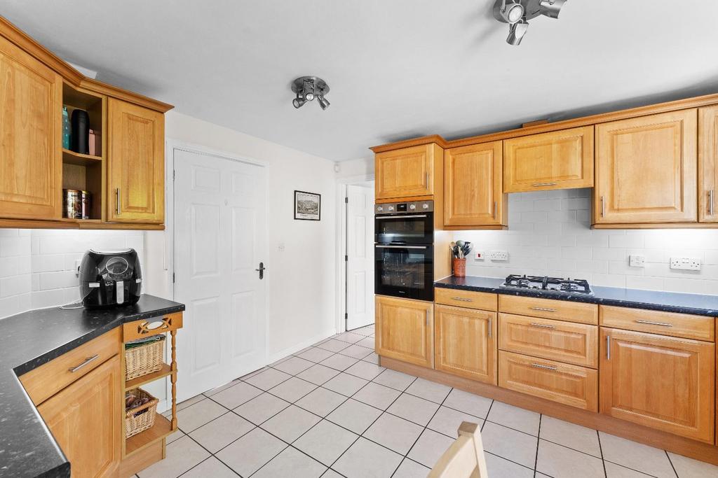 31 Grange Farm Rd  BS49 4 RB 17.jpg