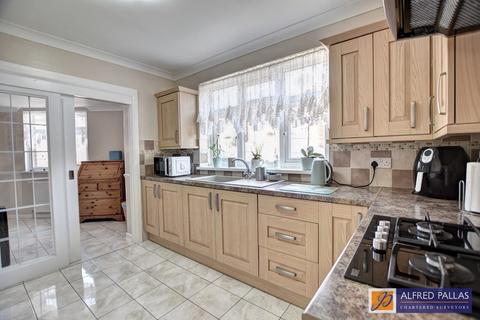 2 bedroom semi-detached bungalow for sale, Deepdene Grove, Seaburn