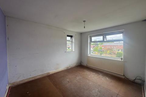 10 Chiltern Drive, Bury, BL8 1QY