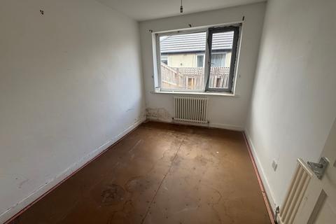10 Chiltern Drive, Bury, BL8 1QY