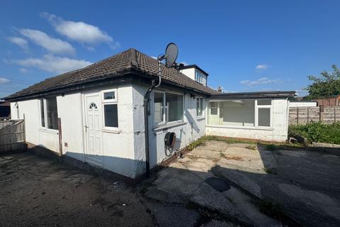 10 Chiltern Drive, Bury, BL8 1QY