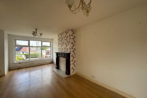 10 Chiltern Drive, Bury, BL8 1QY