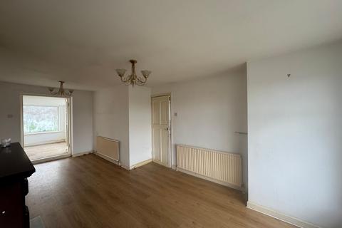 10 Chiltern Drive, Bury, BL8 1QY