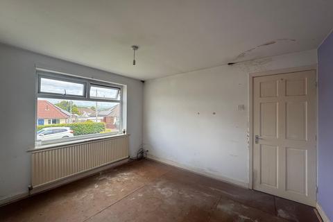 10 Chiltern Drive, Bury, BL8 1QY