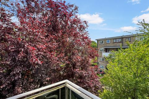 25 Atkins Close, Cambridge, CB4 2NW