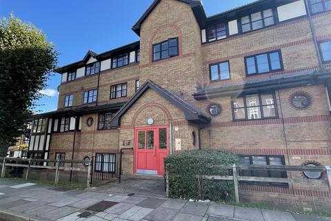 Studio to rent, Somerset Gardens, Tottenham