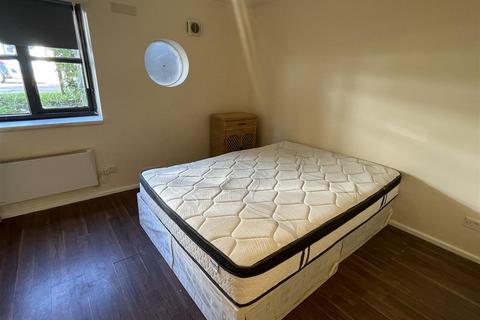 Studio to rent, Somerset Gardens, Tottenham