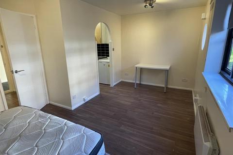 Studio to rent, Somerset Gardens, Tottenham