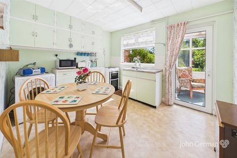 3 bedroom semi-detached house for sale, Parklands Drive, Loughborough
