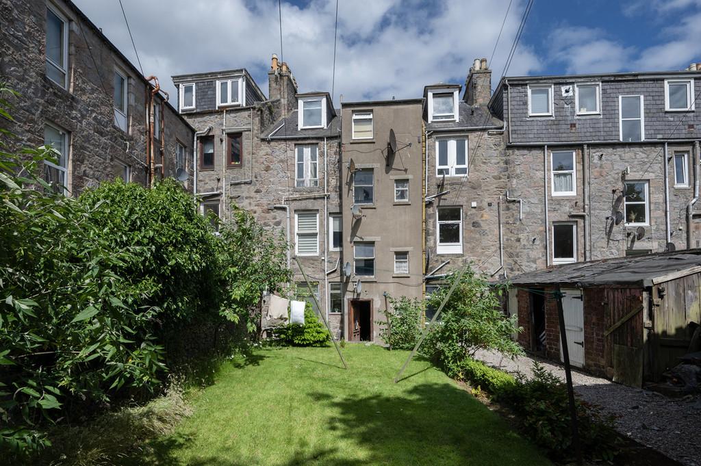 59 Esslemont Av 12