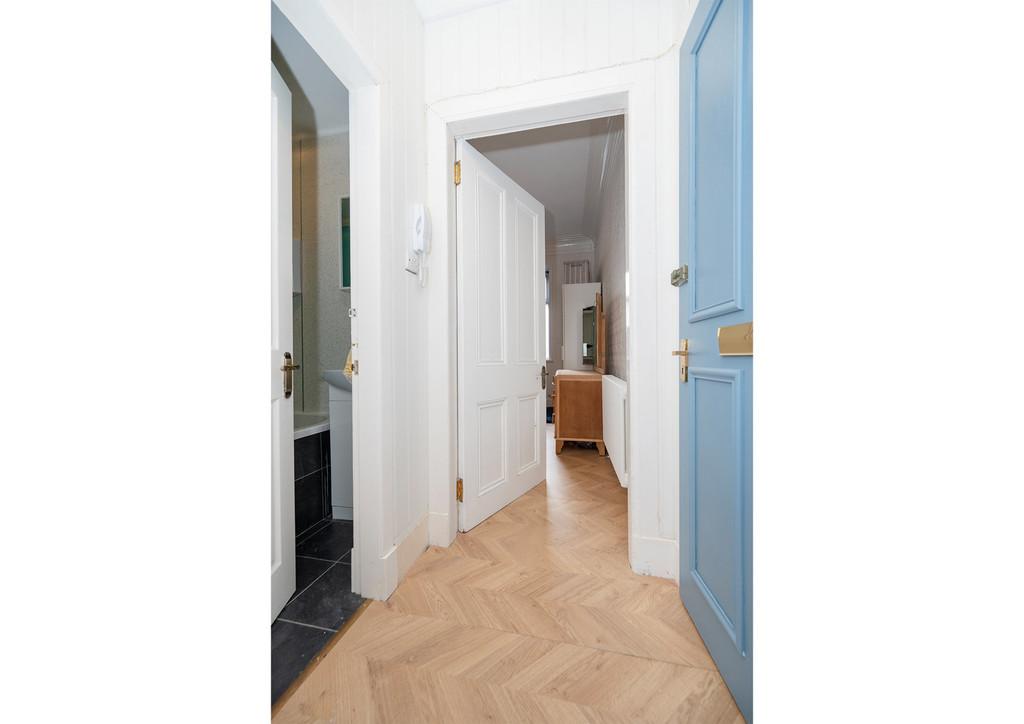 59 Esslemont Av 3
