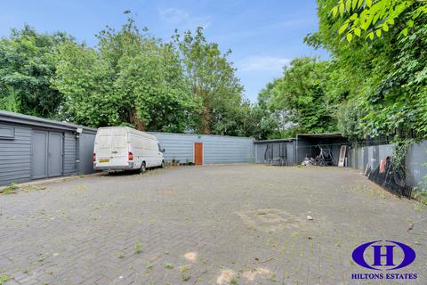 9 Willow Gardens, Hounslow, TW3 4JS