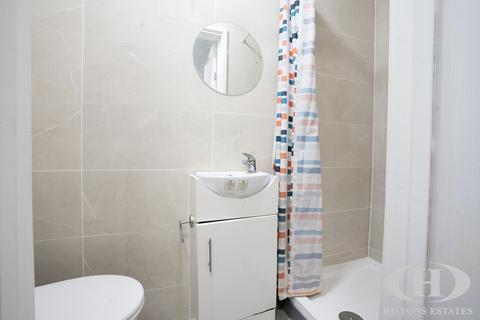 1 bedroom property to rent, Berkeley Avenue, Hounslow