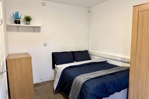1 bedroom property to rent, Berkeley Avenue, Hounslow