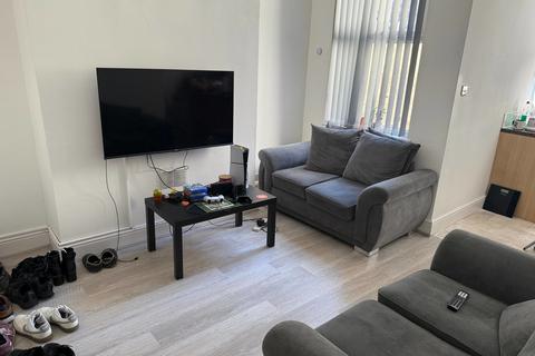 3 bedroom terraced house to rent, Halsbury Road, Kensington, Liverpool