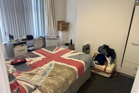 3 bedroom terraced house to rent, Halsbury Road, Kensington, Liverpool