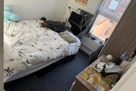 3 bedroom terraced house to rent, Halsbury Road, Kensington, Liverpool