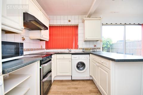 3 bedroom terraced house to rent, Woburn Avenue, Elm Park, Hornchurch, Essex, RM12