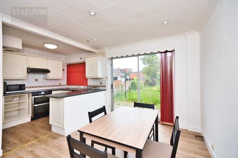 3 bedroom terraced house to rent, Woburn Avenue, Elm Park, Hornchurch, Essex, RM12