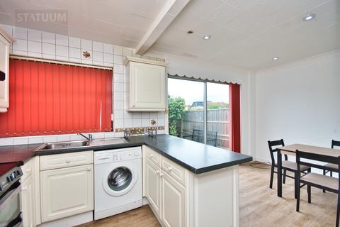 3 bedroom terraced house to rent, Woburn Avenue, Elm Park, Hornchurch, Essex, RM12