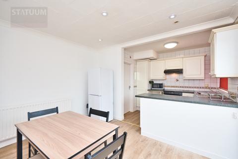 3 bedroom terraced house to rent, Woburn Avenue, Elm Park, Hornchurch, Essex, RM12