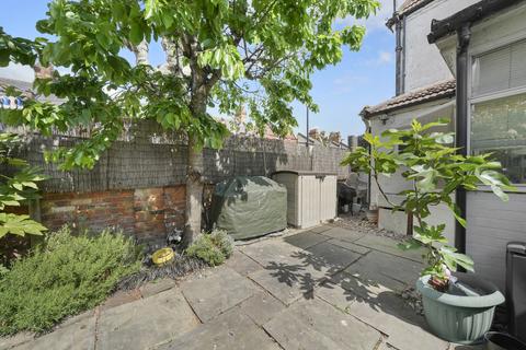 2 bedroom end of terrace house for sale, Darwin Road, Wood Green N22