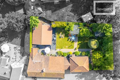 5 bedroom barn conversion for sale, High Road, Epping