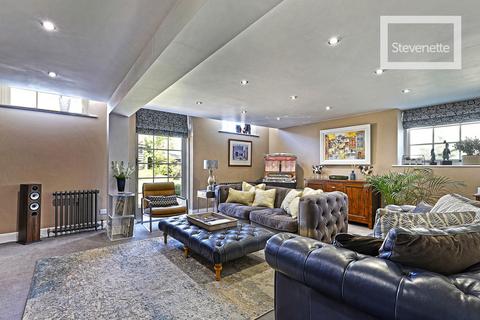 5 bedroom barn conversion for sale, High Road, Epping