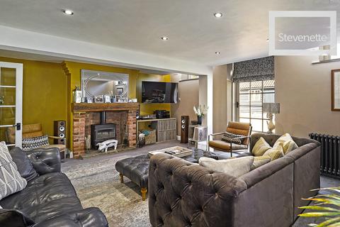 5 bedroom barn conversion for sale, High Road, Epping