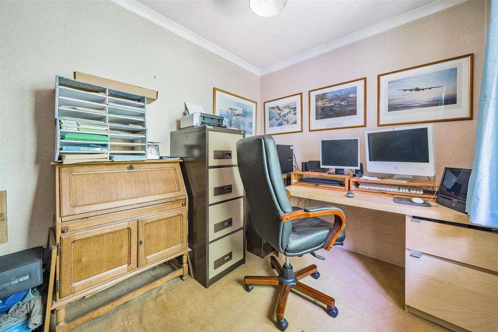 Bedroom 5/Office