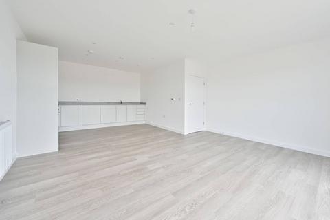 3 bedroom flat for sale, Parkside, Watford WD25