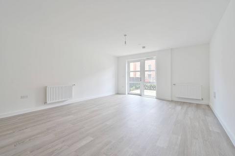 2 bedroom flat for sale, Parkside, Watford WD25