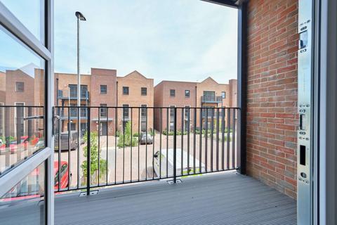1 bedroom flat for sale, Parkside, Watford WD25