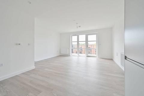 3 bedroom flat for sale, Parkside, Watford WD25