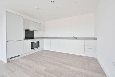 3 bedroom flat for sale, Parkside, Watford WD25