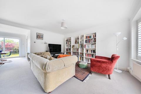 14 Hollybrake Close, Chislehurst, BR7 6NT