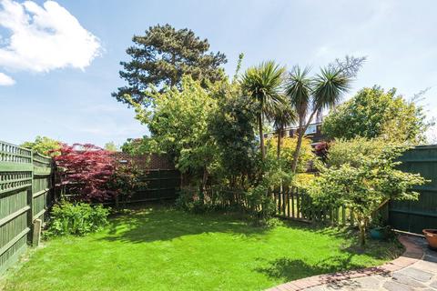 14 Hollybrake Close, Chislehurst, BR7 6NT