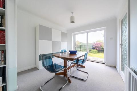 14 Hollybrake Close, Chislehurst, BR7 6NT
