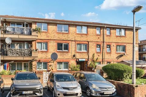 101 Bath Close, London, SE15 2JT