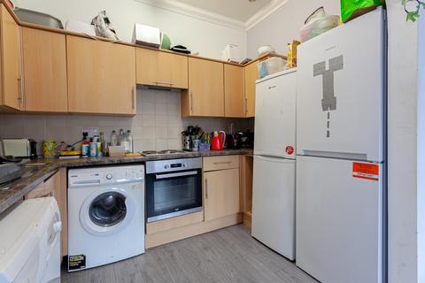 6 bedroom flat to rent, Wilmslow Road, Manchester M20