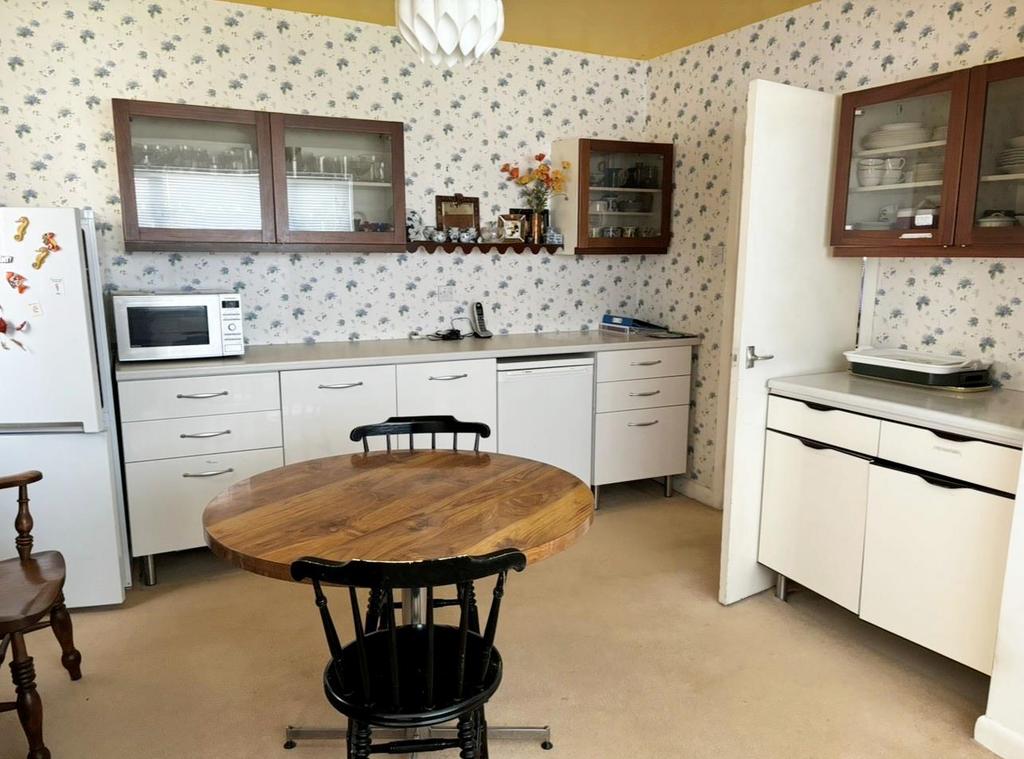 Kitchen 2.jpg