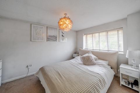 47 The Cornfields, Bishops Cleeve, Cheltenham, GL52 7YQ