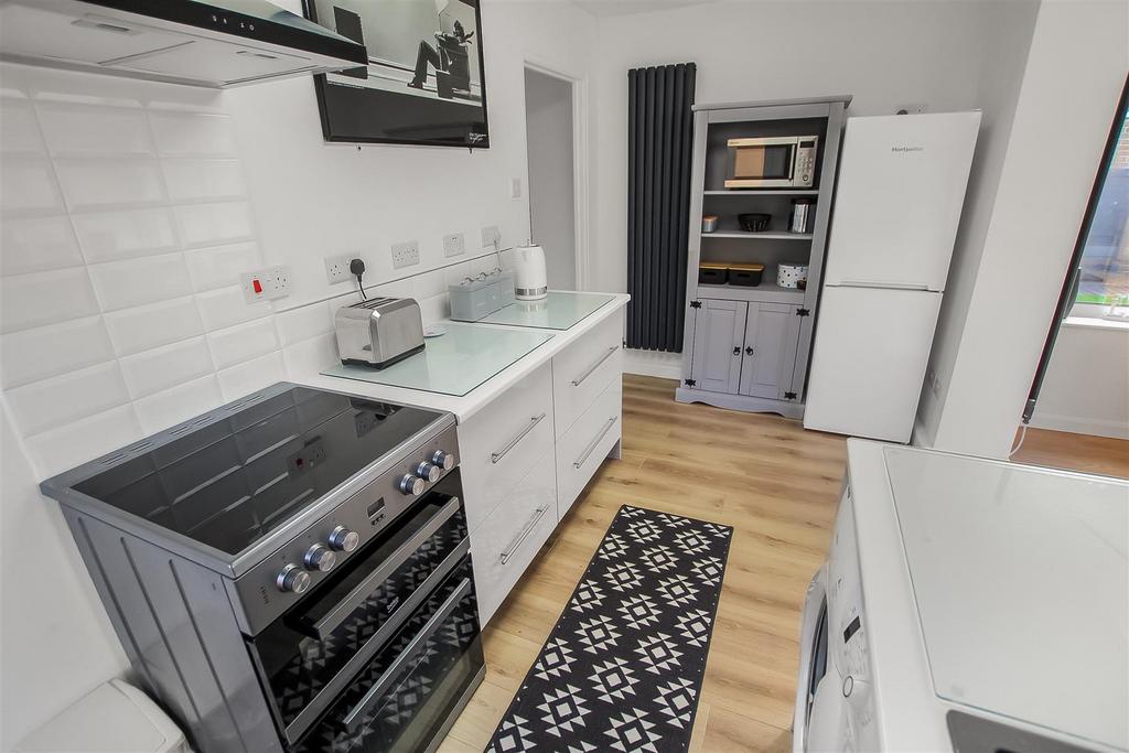 Kitchen (1).jpg