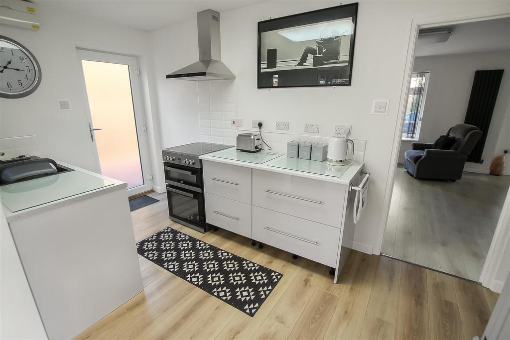 Kitchen (2).jpg