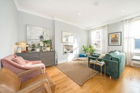 3 bedroom flat to rent, Nevern Square, London SW5