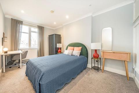 3 bedroom flat to rent, Nevern Square, London SW5