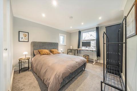 3 bedroom flat to rent, Nevern Square, London SW5