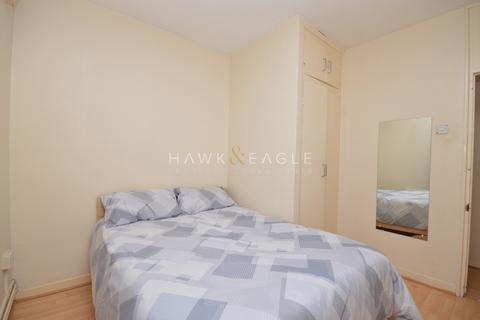 1 bedroom in a flat share to rent, Gill Street, London, Greater London. E14