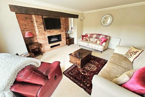 18 Dunchurch Crescent, Sutton Coldfield, B73 6QN